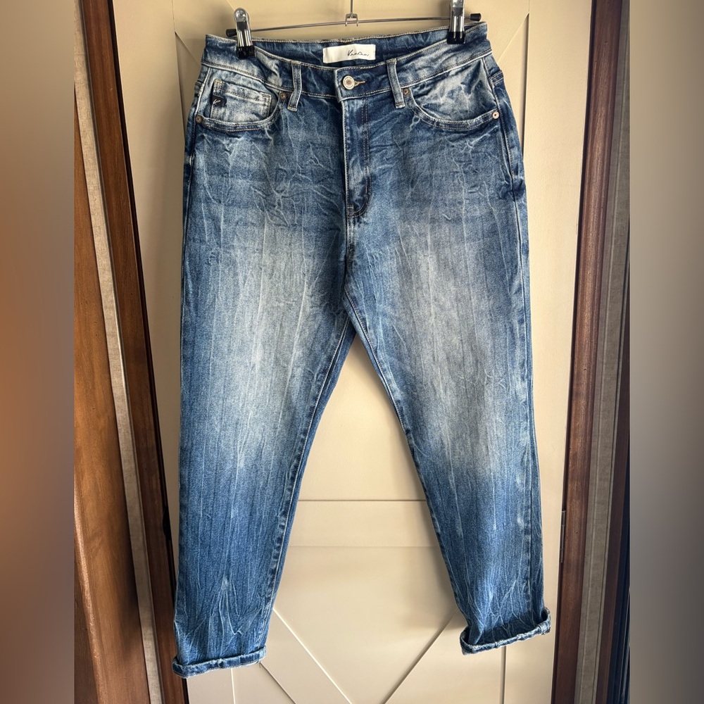 KanCan Estilo Women's Bleach Wash Tapered High Rise Mom Jeans 26